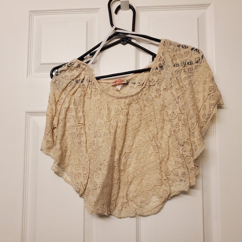 Lace Flowy crop top Body Central